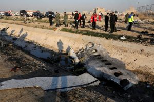 Destroços de avião ucraniano em Shahedshahr sudoeste Teerã no Irã Foto Ebrahim Noroozi